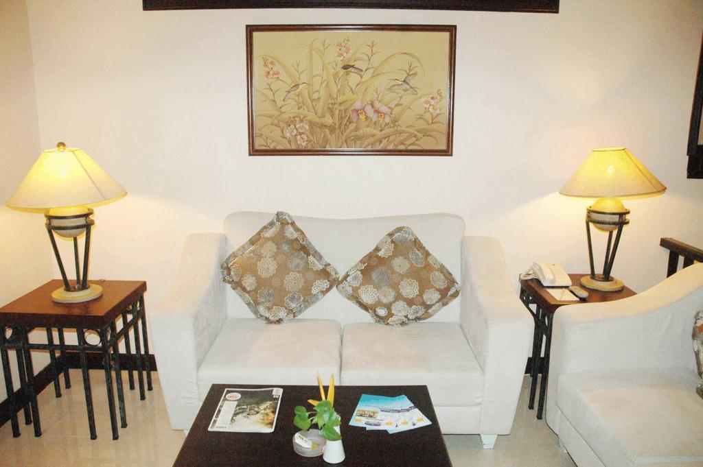 Equator Hotel Surabaya Room photo